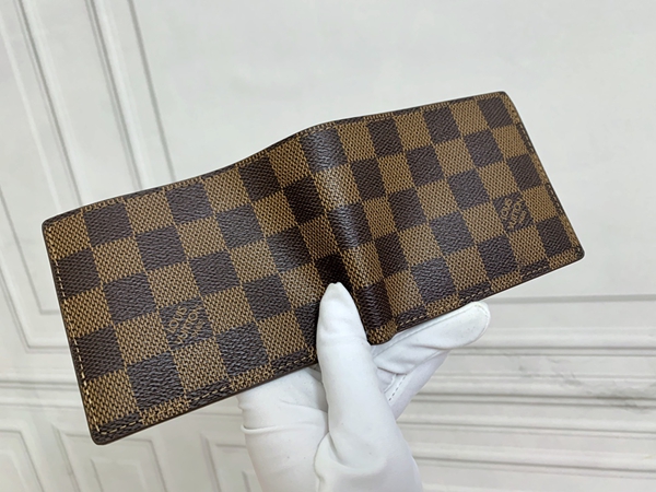 LVコピーウォレット着用イメージ